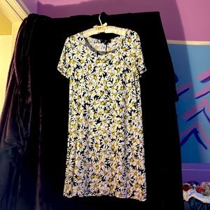 Ronnie Nicole brand daisy dress